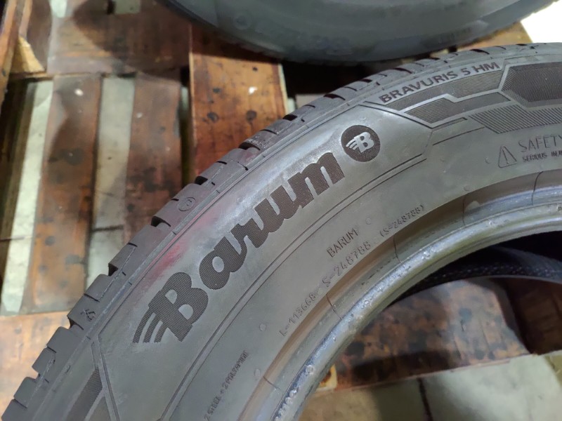 4 Gomme usate 215 60 17 Pneumatici Estivi BARUM 4 Gomme usate 215 60 17 Pneumatici Estivi BARUM
