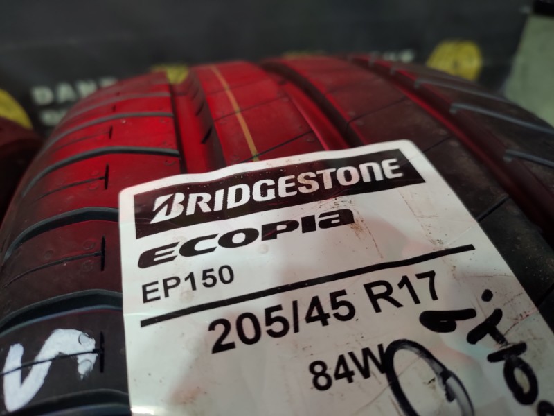 2 Gomme nuove 205 45 17 Pneumatici Estivi BRIDGESTONE 2 Gomme nuove 205 45 17 Pneumatici Estivi BRIDGESTONE