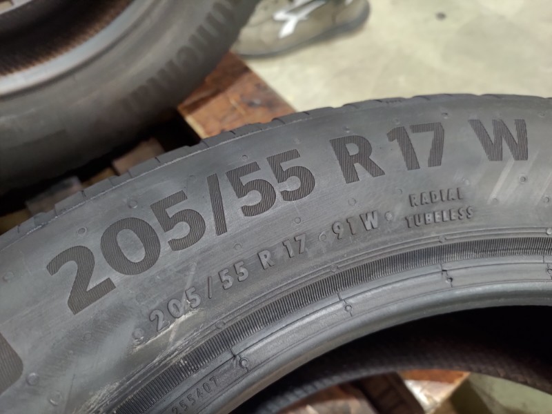 4 Gomme nuove 205 55 17 Pneumatici Estivi CONTINENTAL 4 Gomme nuove 205 55 17 Pneumatici Estivi CONTINENTAL