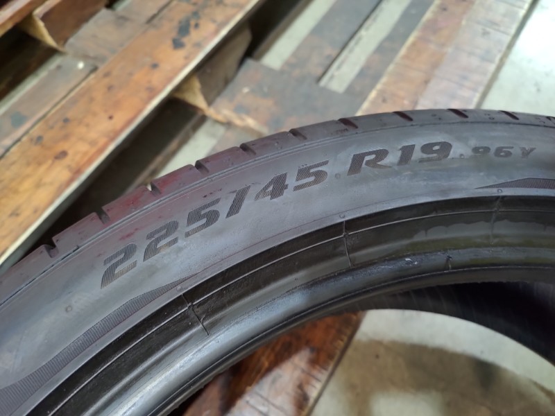 2 Gomme usate 225 45 19 Pneumatici Estivi PIRELLI 2 Gomme usate 225 45 19 Pneumatici Estivi PIRELLI