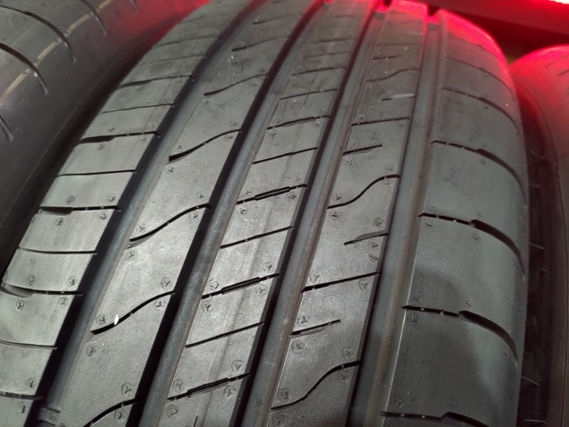 4 Gomme nuove 215 60 17 Pneumatici Estivi GOODYEAR 4 Gomme nuove 215 60 17 Pneumatici Estivi GOODYEAR