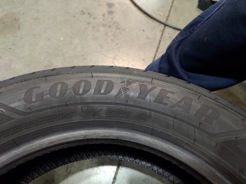 4 Gomme nuove 215 60 17 Pneumatici Estivi GOODYEAR 4 Gomme nuove 215 60 17 Pneumatici Estivi GOODYEAR