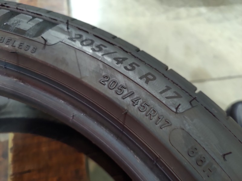 1 Gomma usata 205 45 17 Pneumatici Estivi MICHELIN 1 Gomma usata 205 45 17 Pneumatici Estivi MICHELIN