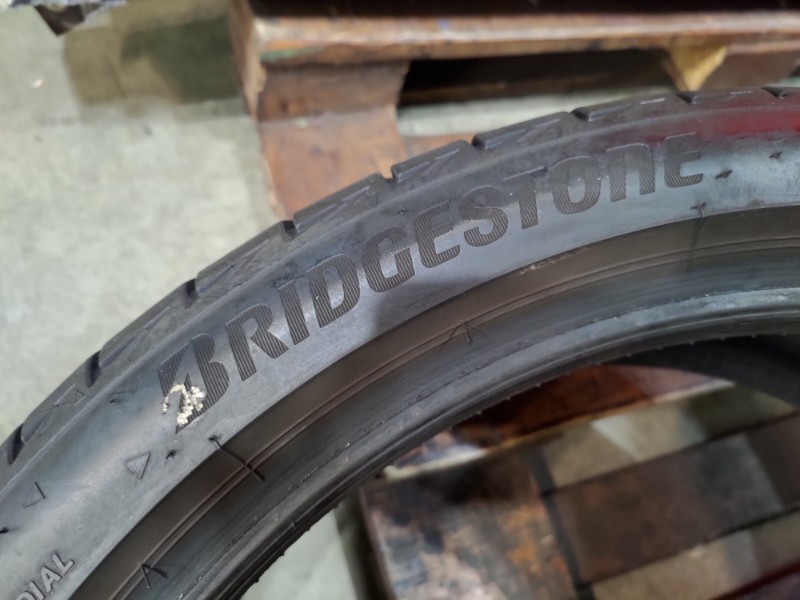 2 Gomme usate 225 40 19 RUN FLAT Pneumatici Estivi BRIDGESTONE 2 Gomme usate 225 40 19 RUN FLAT Pneumatici Estivi BRIDGESTONE