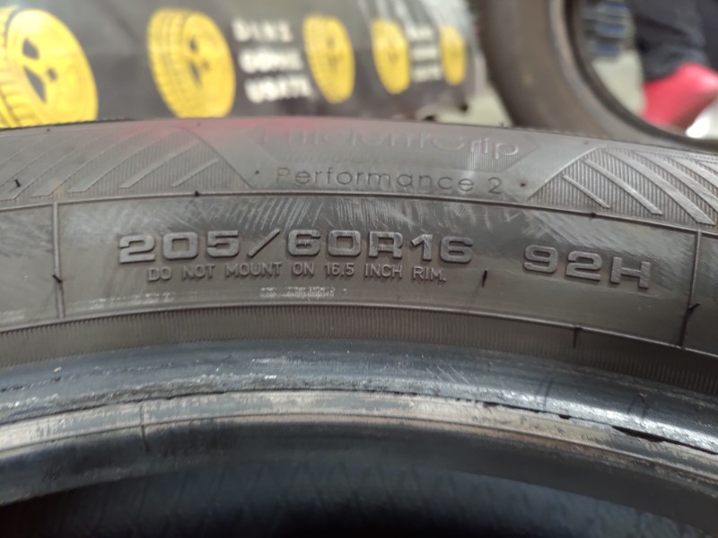 4 Gomme usate 205 60 16 Pneumatici Estivi GOODYEAR 4 Gomme usate 205 60 16 Pneumatici Estivi GOODYEAR