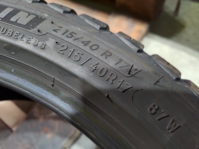 2 Gomme usate 215 40 17 Pneumatici 4 Stagioni MICHELIN 2 Gomme usate 215 40 17 Pneumatici 4 Stagioni MICHELIN