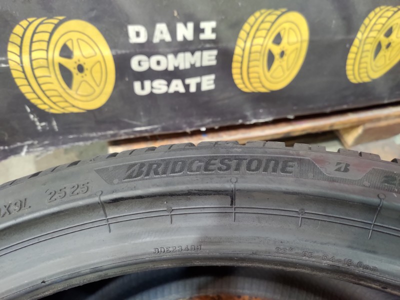 2 Gomme usate 285 30 22 Pneumatici Invernali BRIDGESTONE 2 Gomme usate 285 30 22 Pneumatici Invernali BRIDGESTONE