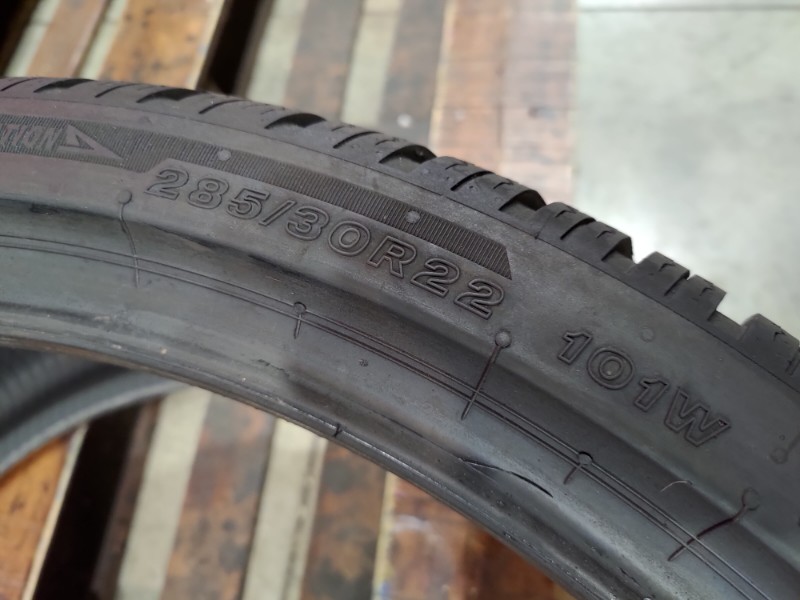 2 Gomme usate 285 30 22 Pneumatici Invernali BRIDGESTONE 2 Gomme usate 285 30 22 Pneumatici Invernali BRIDGESTONE