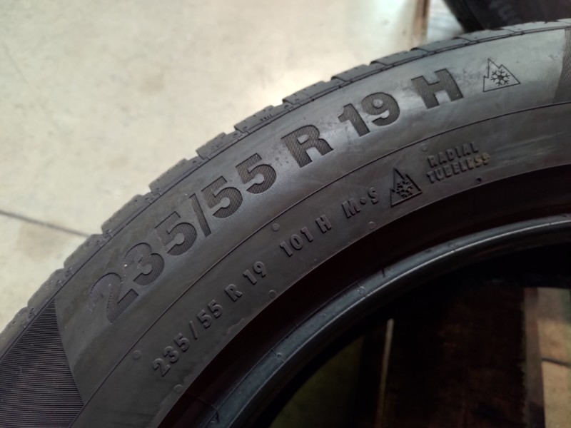 2 Gomme usate 235 55 19 Pneumatici Invernali CONTINENTAL 2 Gomme usate 235 55 19 Pneumatici Invernali CONTINENTAL