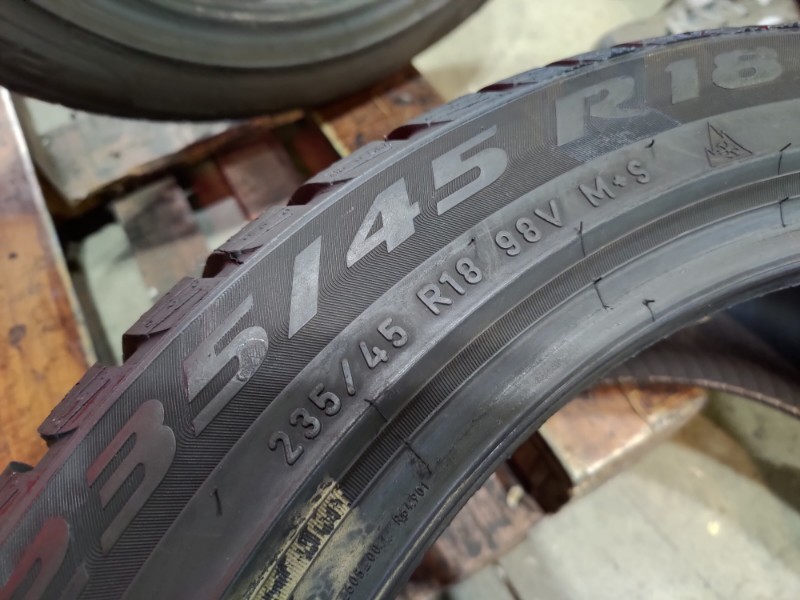 4 Gomme usate 235 45 18 Pneumatici Invernali PIRELLI 4 Gomme usate 235 45 18 Pneumatici Invernali PIRELLI