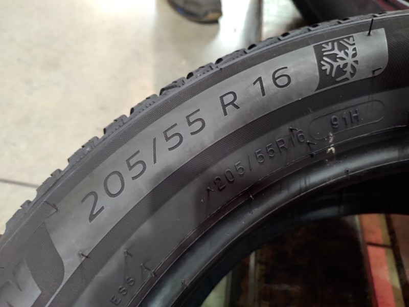 2 Gomme usate 205 55 16 Pneumatici Invernali MICHELIN 2 Gomme usate 205 55 16 Pneumatici Invernali MICHELIN