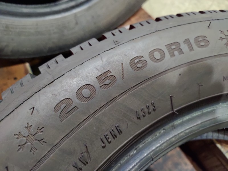 4 Gomme usate 205 60 16 Pneumatici Invernali DUNLOP 4 Gomme usate 205 60 16 Pneumatici Invernali DUNLOP