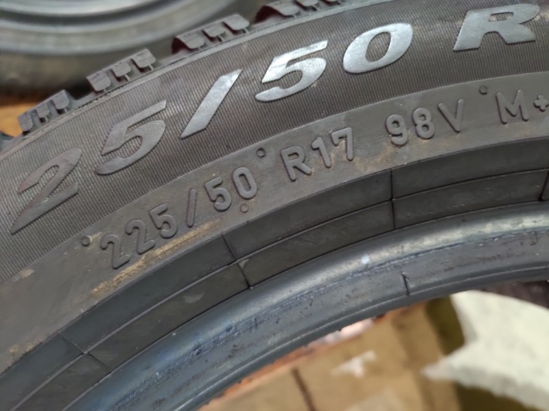 4 Gomme usate 225 50 17 Pneumatici Invernali PIRELLI 4 Gomme usate 225 50 17 Pneumatici Invernali PIRELLI