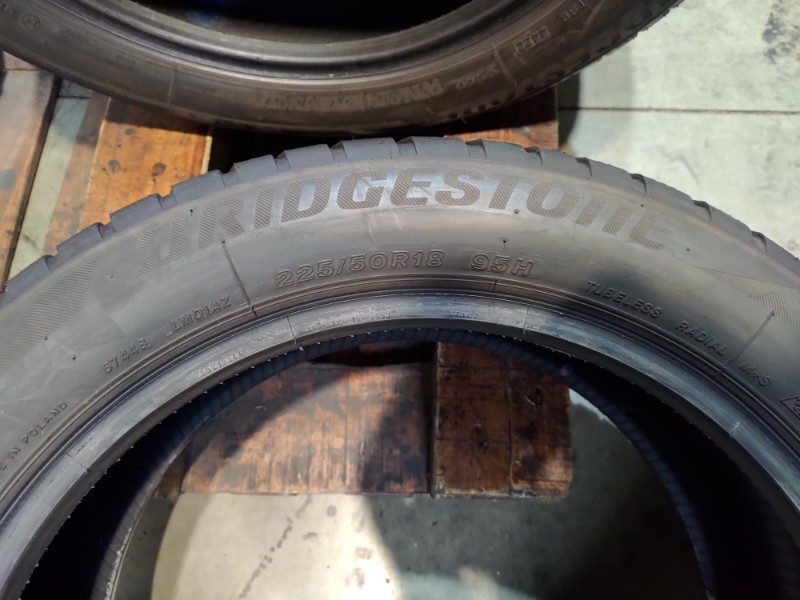 4 Gomme usate 225 50 18 RUN FLAT Pneumatici Invernali BRIDGESTONE 4 Gomme usate 225 50 18 RUN FLAT Pneumatici Invernali BRIDGESTONE