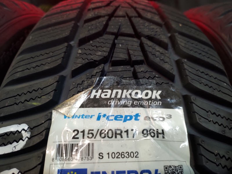 4 Gomme nuove 215 60 17 Pneumatici Invernali HANKOOK 4 Gomme nuove 215 60 17 Pneumatici Invernali HANKOOK