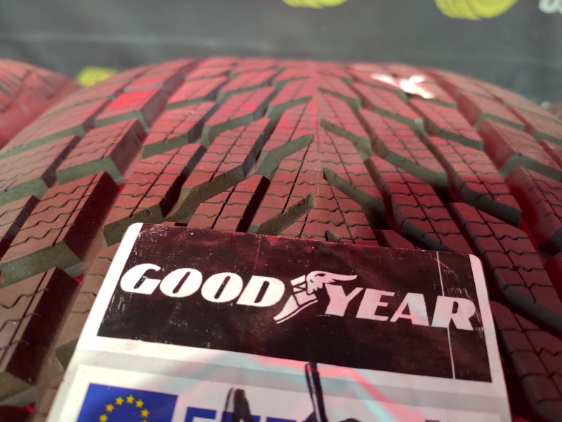 4 Gomme nuove 255 45 18 Pneumatici Invernali GOODYEAR 4 Gomme nuove 255 45 18 Pneumatici Invernali GOODYEAR
