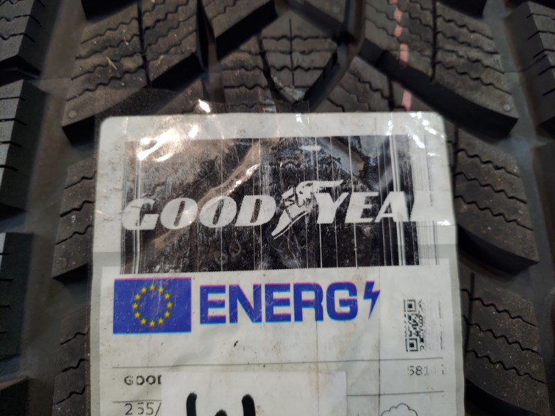 2 Gomme nuove 255 40 21 Pneumatici Invernali GOODYEAR 2 Gomme nuove 255 40 21 Pneumatici Invernali GOODYEAR