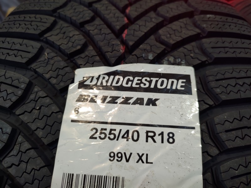 2 Gomme nuove 255 40 18 Pneumatici Invernali BRIDGESTONE 2 Gomme nuove 255 40 18 Pneumatici Invernali BRIDGESTONE