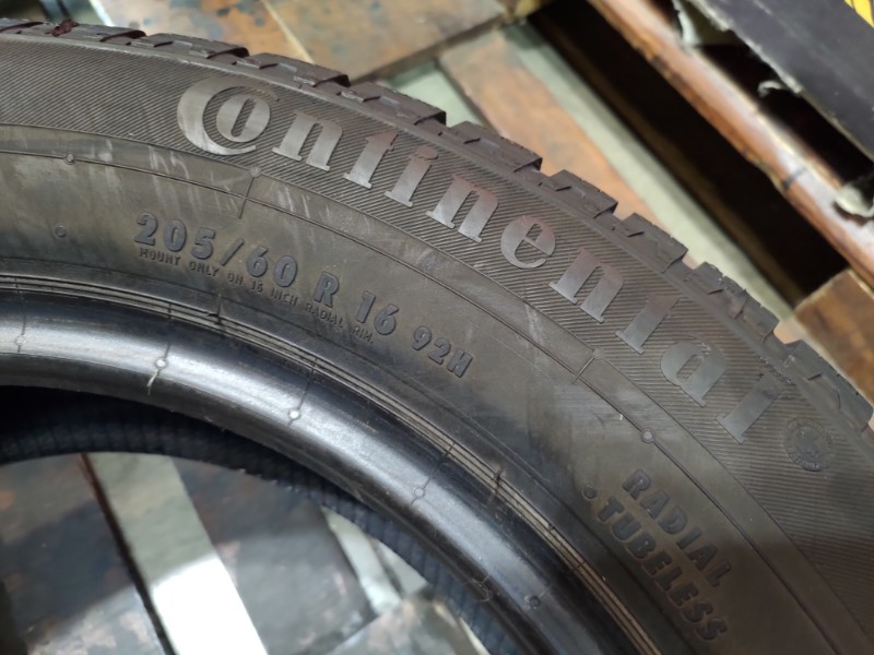 4 Gomme usate 205 60 16 Pneumatici Invernali CONTINENTAL 4 Gomme usate 205 60 16 Pneumatici Invernali CONTINENTAL