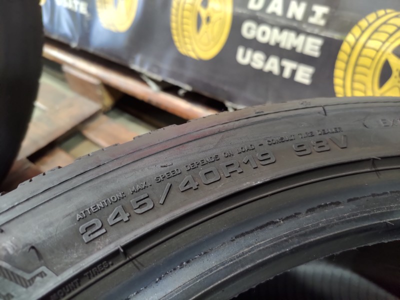 4 Gomme usate 245 40 19 Pneumatici Invernali DUNLOP 4 Gomme usate 245 40 19 Pneumatici Invernali DUNLOP