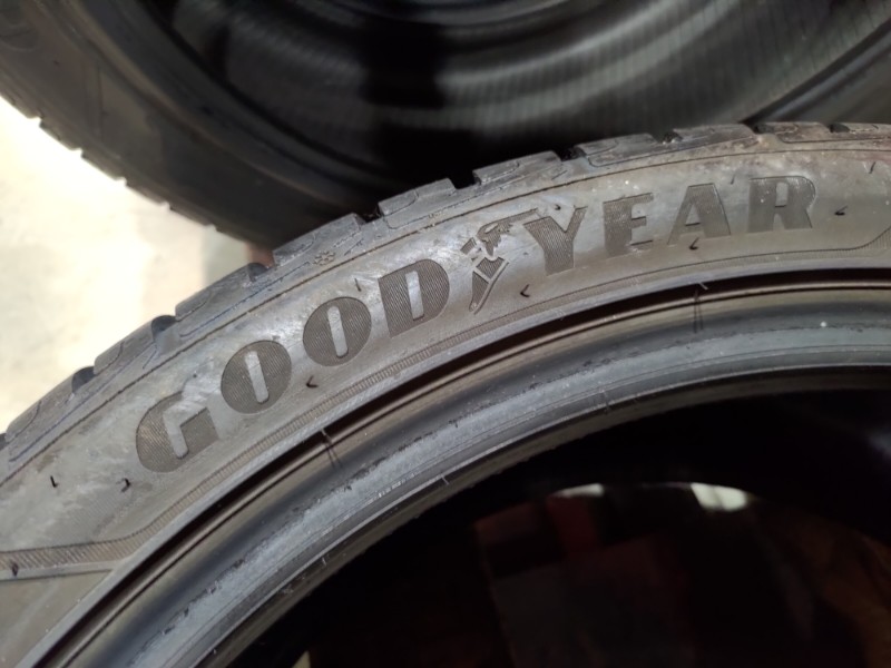 4 Gomme usate 255 40 20 Pneumatici Invernali GOODYEAR 4 Gomme usate 255 40 20 Pneumatici Invernali GOODYEAR