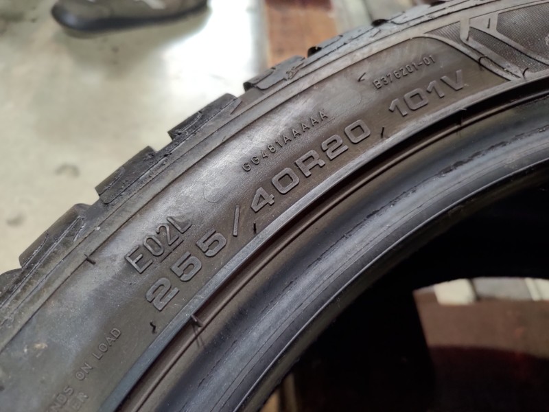 4 Gomme usate 255 40 20 Pneumatici Invernali GOODYEAR 4 Gomme usate 255 40 20 Pneumatici Invernali GOODYEAR