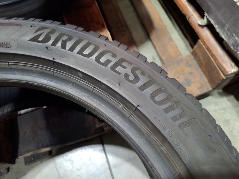 4 Gomme usate 215 50 18 Pneumatici Invernali BRIDGESTONE 4 Gomme usate 215 50 18 Pneumatici Invernali BRIDGESTONE