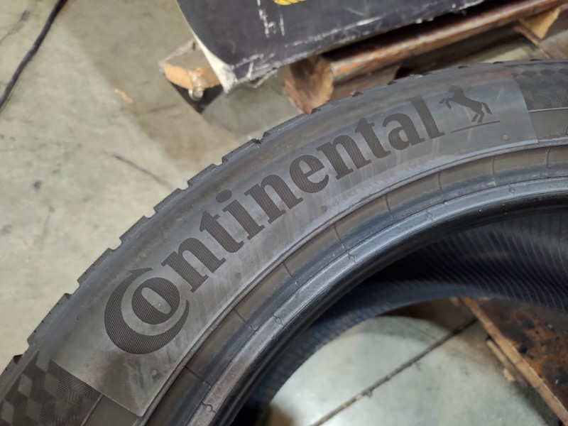 4 Gomme usate 255 45 19 Pneumatici Invernali CONTINENTAL 4 Gomme usate 255 45 19 Pneumatici Invernali CONTINENTAL