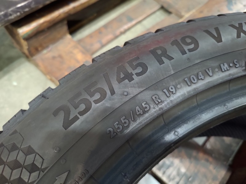 4 Gomme usate 255 45 19 Pneumatici Invernali CONTINENTAL 4 Gomme usate 255 45 19 Pneumatici Invernali CONTINENTAL