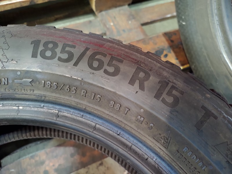 2 Gomme usate 185 65 15 Pneumatici Invernali CONTINENTAL 2 Gomme usate 185 65 15 Pneumatici Invernali CONTINENTAL