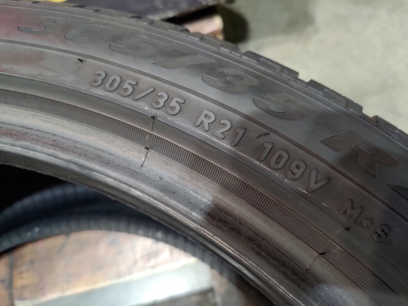 2 Gomme usate 305 35 21 Pneumatici Invernali PIRELLI 2 Gomme usate 305 35 21 Pneumatici Invernali PIRELLI