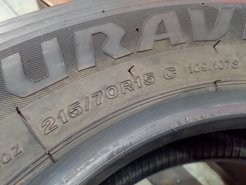1 Gomma usata 215 70 15 C Pneumatici Estivi BRIDGESTONE 1 Gomma usata 215 70 15 C Pneumatici Estivi BRIDGESTONE
