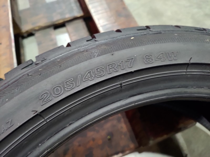 4 Gomme usate 205 45 17 Pneumatici Estivi BRIDGESTONE 4 Gomme usate 205 45 17 Pneumatici Estivi BRIDGESTONE