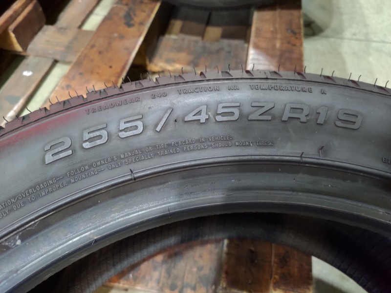 2 Gomme usate 255 45 19 e 2 Gomme usate 285 40 19 Pneumatici Estivi GOODYEAR 2 Gomme usate 255 45 19 e 2 Gomme usate 285 40 19 Pneumatici Estivi GOODYEAR