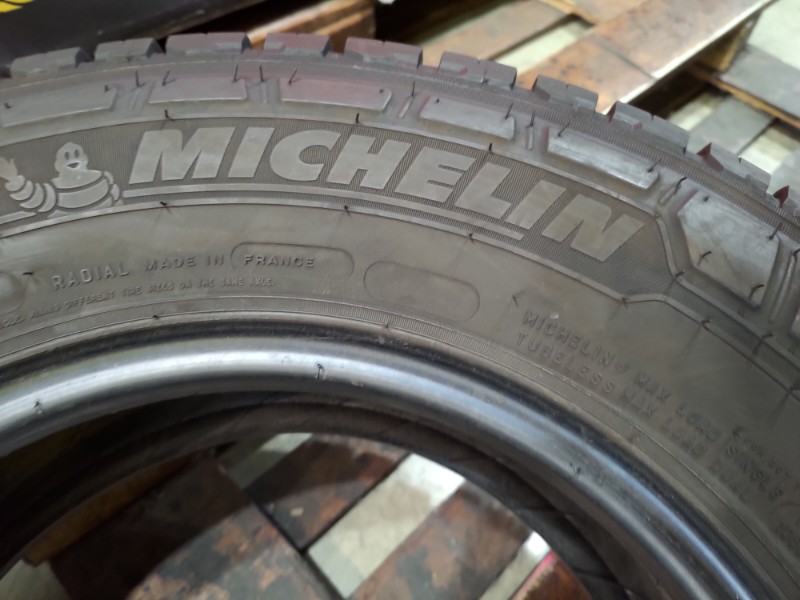 2 Gomme usate 225 70 15 C Pneumatici 4 Stagioni MICHELIN 2 Gomme usate 225 70 15 C Pneumatici 4 Stagioni MICHELIN