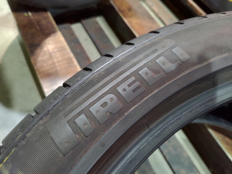 2 Gomme usate 275 40 20 e 2 Gomme usate 315 35 20 RUN FLAT Pneumatici Estivi PIRELLI 2 Gomme usate 275 40 20 e 2 Gomme usate 315 35 20 RUN FLAT Pneumatici Estivi PIRELLI
