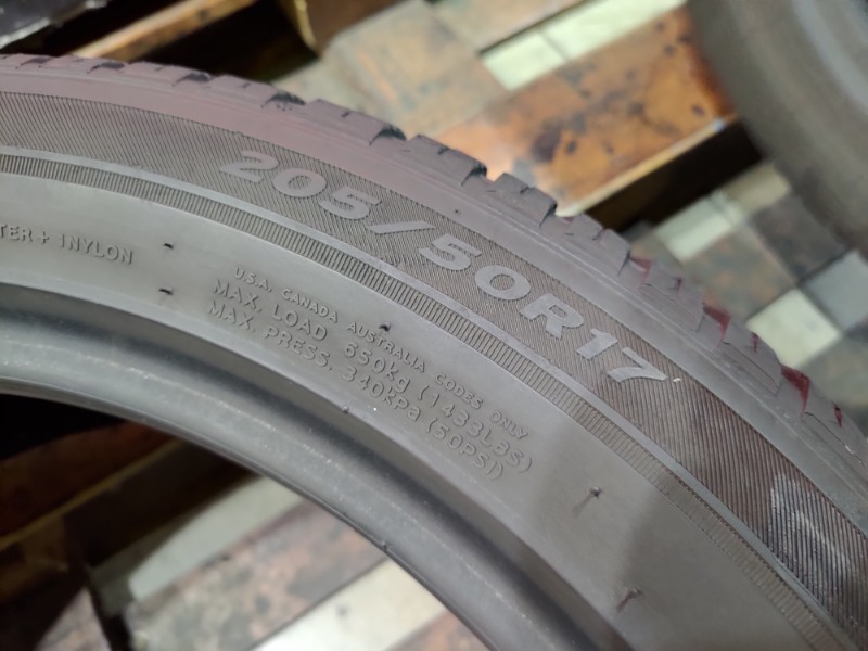 2 Gomme usate 205 50 17 Pneumatici 4 Stagioni HANKOOK 2 Gomme usate 205 50 17 Pneumatici 4 Stagioni HANKOOK