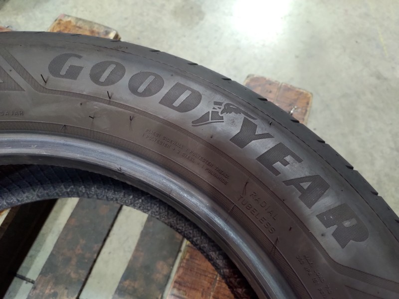 4 Gomme usate 215 60 17 Pneumatici Estivi GOODYEAR 4 Gomme usate 215 60 17 Pneumatici Estivi GOODYEAR
