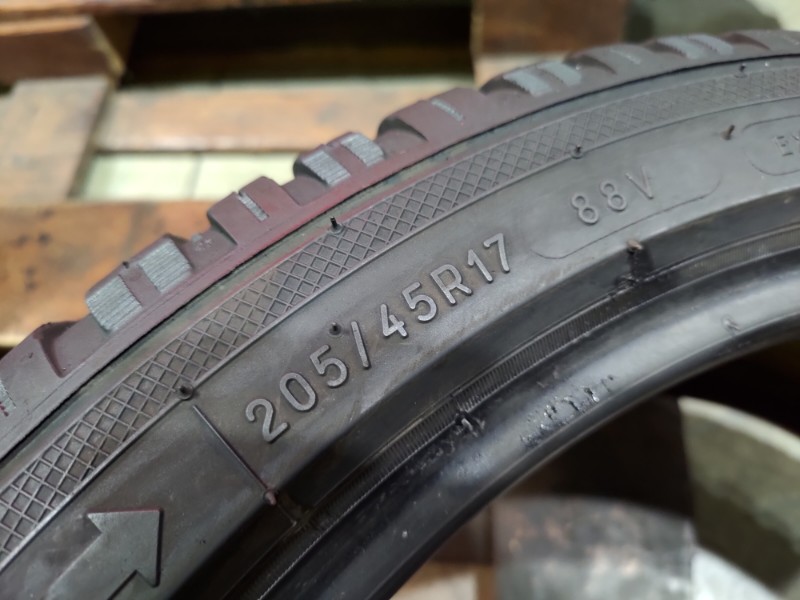 2 Gomme usate 205 45 17 Pneumatici 4 Stagioni KLEBER 2 Gomme usate 205 45 17 Pneumatici 4 Stagioni KLEBER