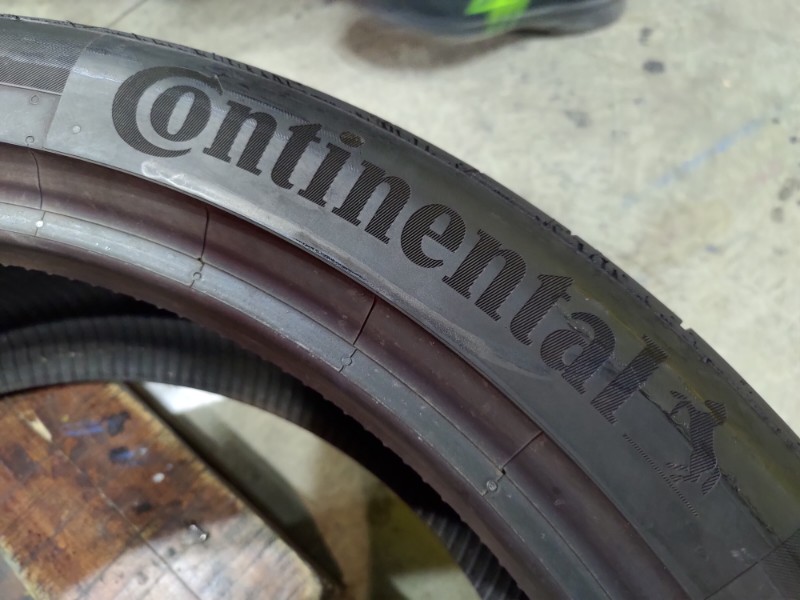 2 Gomme usate 255 40 21 Pneumatici Estivi CONTINENTAL 2 Gomme usate 255 40 21 Pneumatici Estivi CONTINENTAL