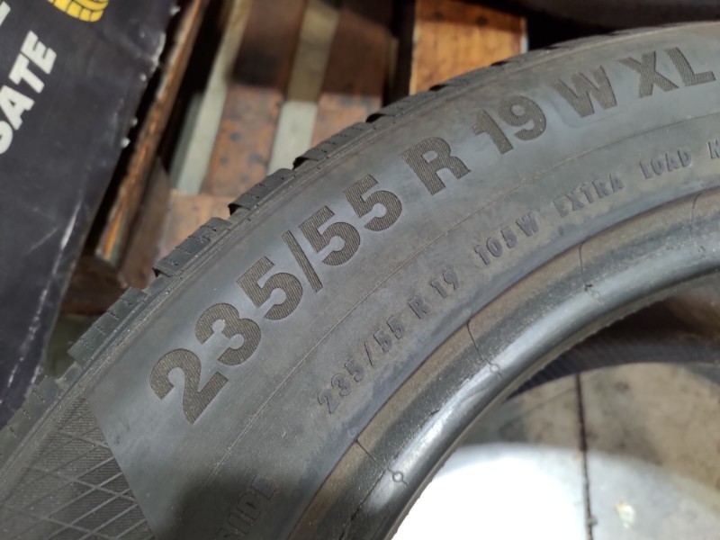 4 Gomme usate 235 55 19 Pneumatici Invernali CONTINENTAL 4 Gomme usate 235 55 19 Pneumatici Invernali CONTINENTAL