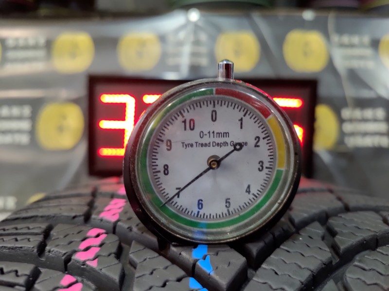1 Gomma usata 215 50 18 Pneumatici Invernali FIRESTONE 1 Gomma usata 215 50 18 Pneumatici Invernali FIRESTONE