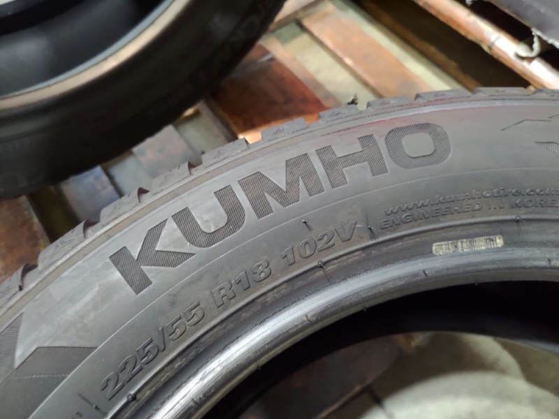 4 Gomme usate 225 55 18 Pneumatici Invernali KUMHO 4 Gomme usate 225 55 18 Pneumatici Invernali KUMHO