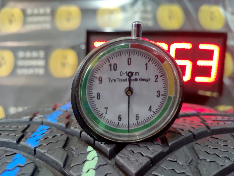 2 Gomme usate 215 50 17 Pneumatici Invernali FIRESTONE 2 Gomme usate 215 50 17 Pneumatici Invernali FIRESTONE