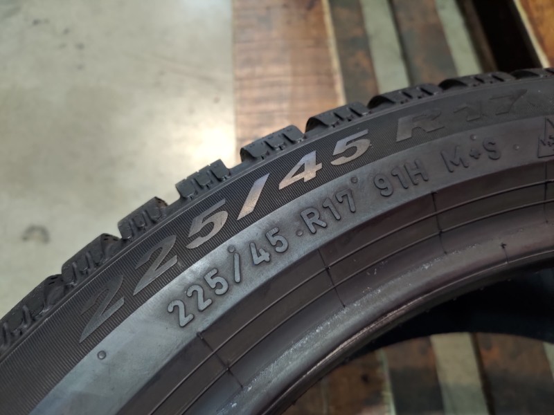 1 Gomma usata 225 45 17 Pneumatici Invernali PIRELLI 1 Gomma usata 225 45 17 Pneumatici Invernali PIRELLI