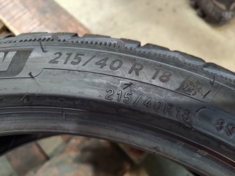 4 Gomme usate 215 40 18 Pneumatici Invernali MICHELIN 4 Gomme usate 215 40 18 Pneumatici Invernali MICHELIN