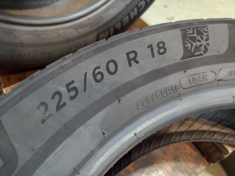 4 Gomme usate 225 60 18 Pneumatici Invernali MICHELIN 4 Gomme usate 225 60 18 Pneumatici Invernali MICHELIN