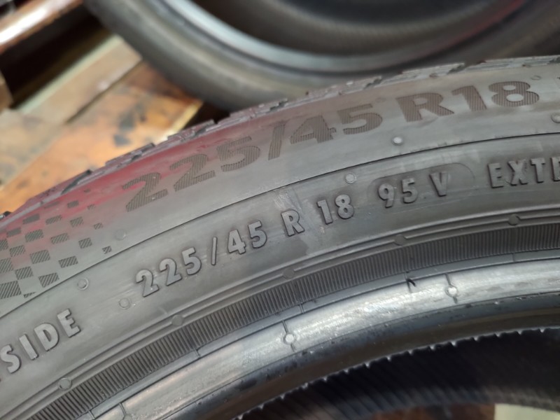 2 Gomme usate 225 45 18 e 2 Gomme usate 255 40 18 RUN FLAT Pneumatici Invernali CONTINENTAL 2 Gomme usate 225 45 18 e 2 Gomme usate 255 40 18 RUN FLAT Pneumatici Invernali CONTINENTAL