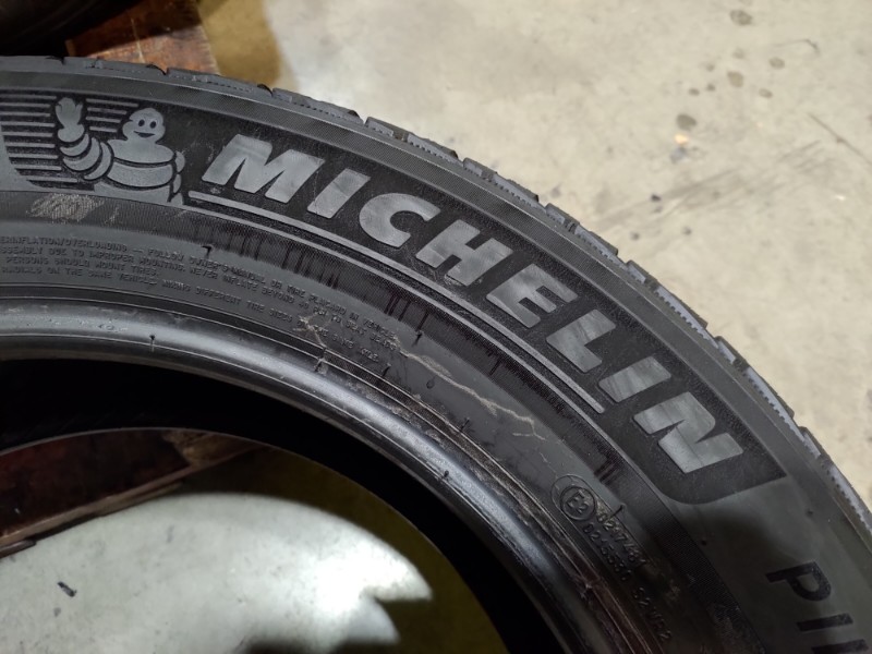 4 Gomme usate 225 60 18 Pneumatici Invernali MICHELIN 4 Gomme usate 225 60 18 Pneumatici Invernali MICHELIN