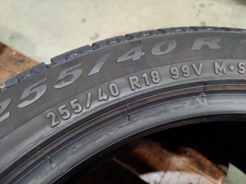 2 Gomme usate 255 40 18 Pneumatici Invernali PIRELLI 2 Gomme usate 255 40 18 Pneumatici Invernali PIRELLI